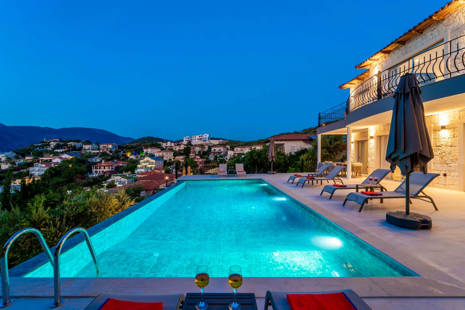 Kaş’ta deniz manzaralı kiralık villa, fotoğraf 17