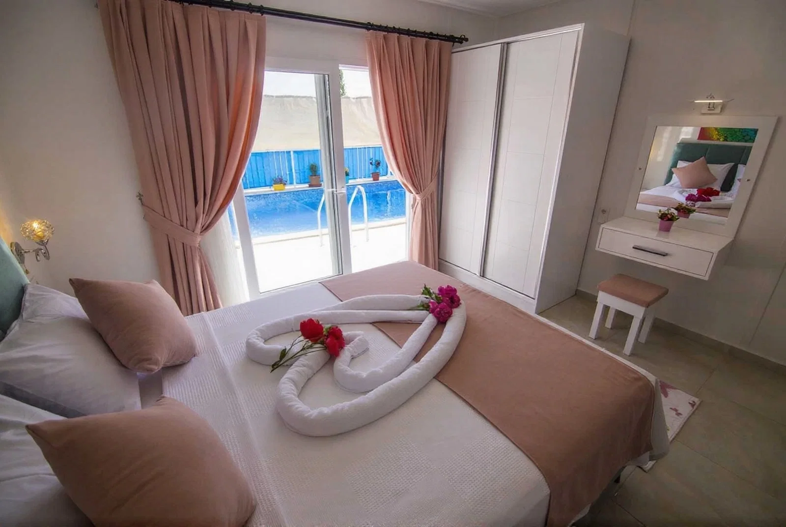 İslamlar’da Balayı Çiftlerine Uygun, Korunaklı Havuzlu, 2 Yatak Odalı, Ekonomik Villa