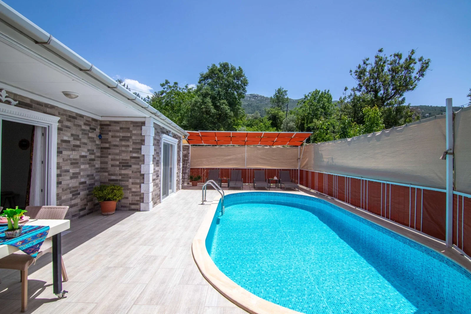 İslamlar’da Balayı Çiftlerine Uygun, Korunaklı Havuzlu, 2 Yatak Odalı, Ekonomik Villa