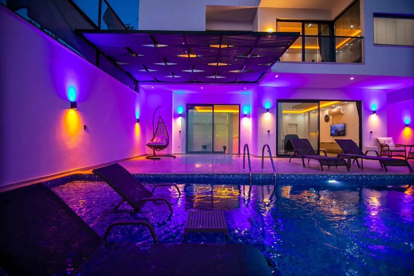 Üzümlü’de ısıtmalı havuzlu kiralık villa, fotoğraf 10