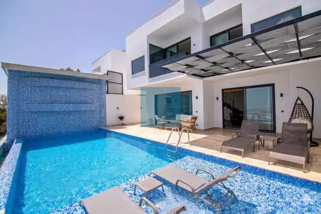 Üzümlü’de ısıtmalı havuzlu kiralık villa, fotoğraf 2