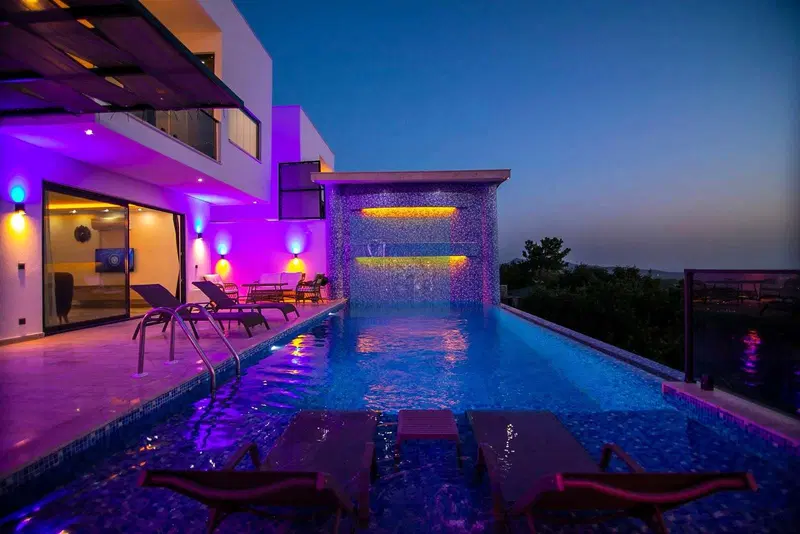 Üzümlü’de korunaklı havuzlu kiralık villa, fotoğraf 9