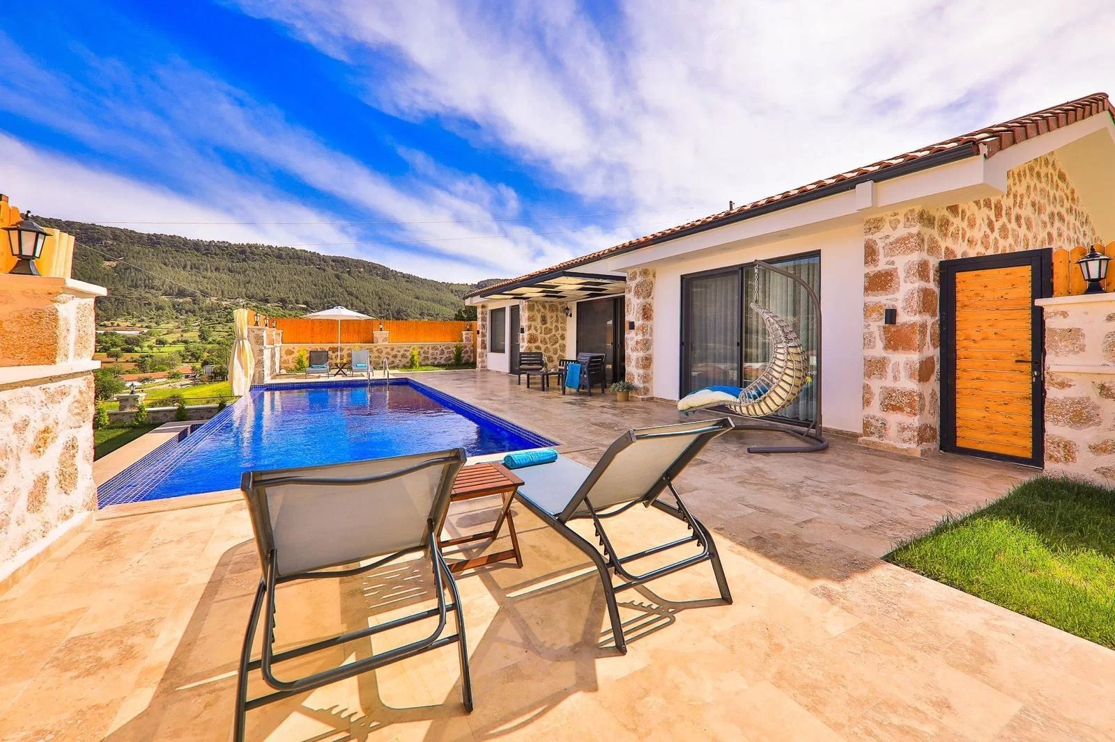 Sarıbelen’de bahçeli kiralık villa, fotoğraf 3