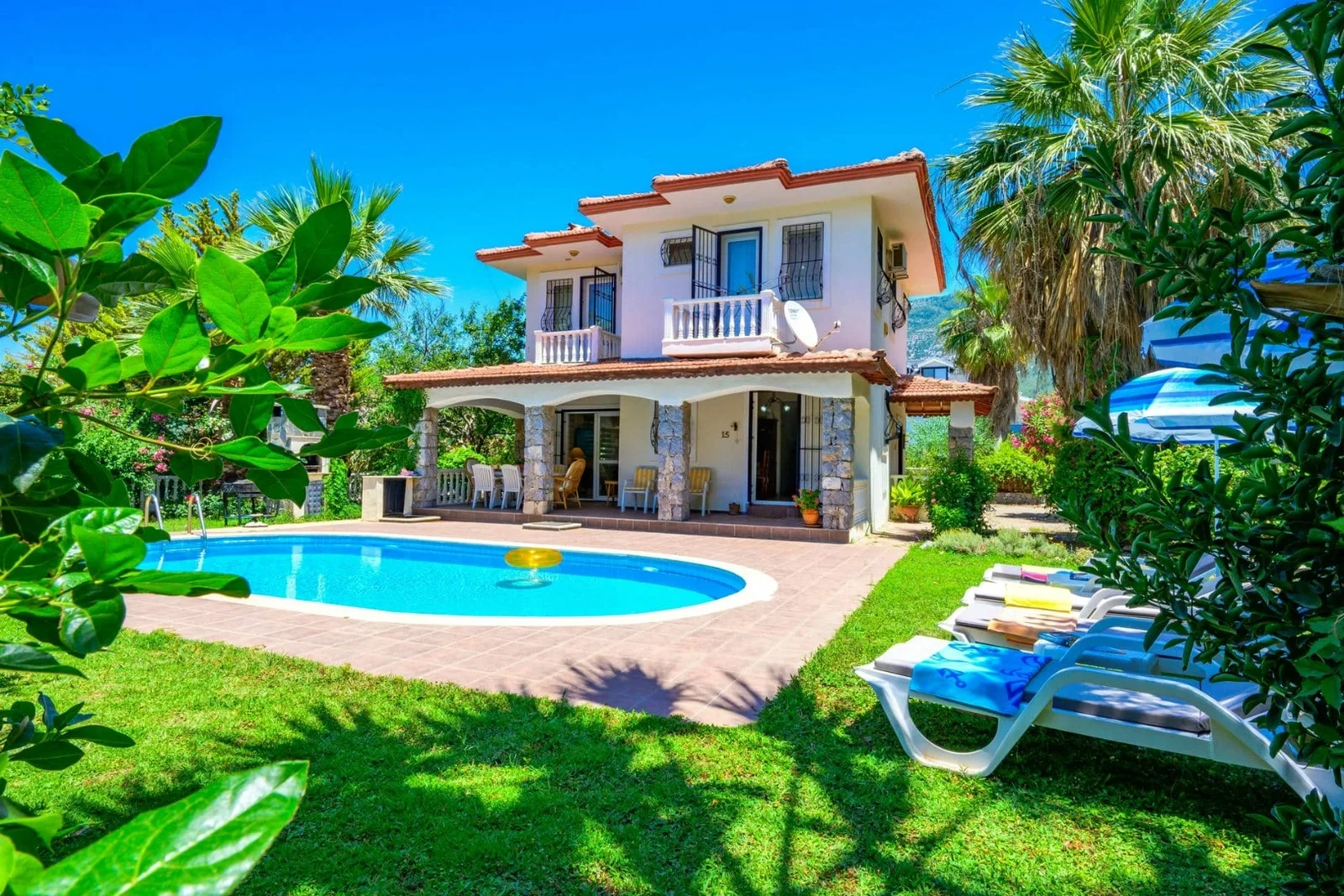 Fethiye’de bahçeli kiralık villa
