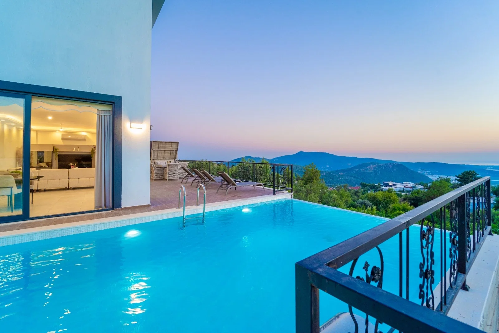 Üzümlü’de doğa manzaralı kiralık villa, fotoğraf 10