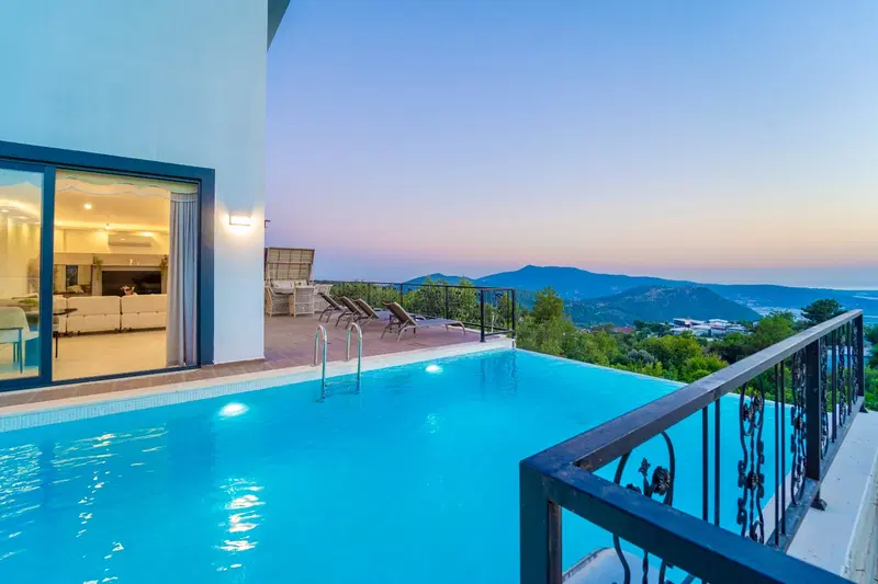 Üzümlü’de doğa manzaralı kiralık villa, fotoğraf 10