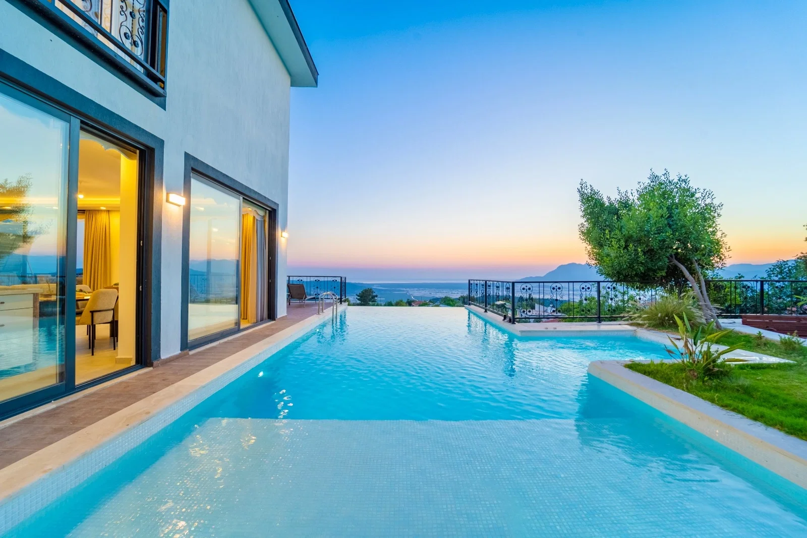 Üzümlü’de doğa manzaralı kiralık villa
