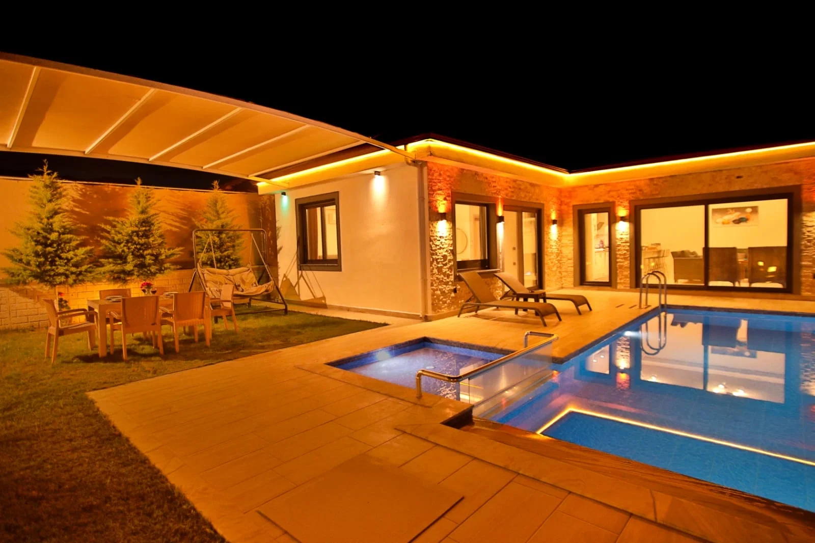Fethiye’de korunaklı havuzlu kiralık villa, fotoğraf 9