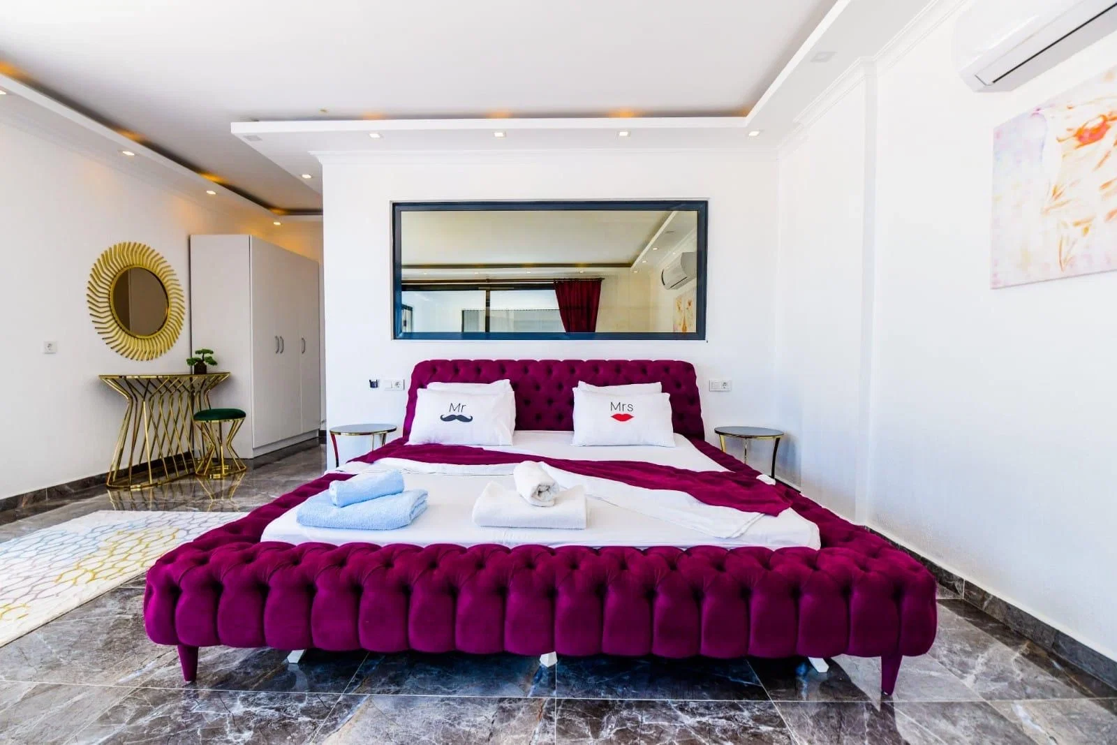 Üzümlü’de Balayı Çiftlerine Uygun, Isıtmalı Havuzlu, 1 Yatak Odalı, Kiralık Villa