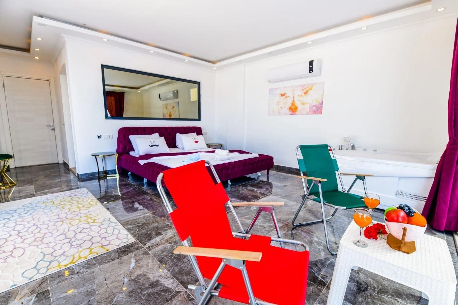 Üzümlü’de Balayı Çiftlerine Uygun, Isıtmalı Havuzlu, 1 Yatak Odalı, Kiralık Villa