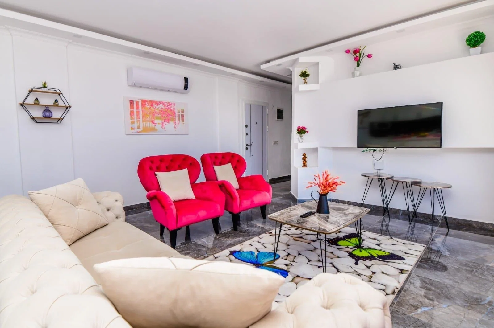 Üzümlü’de Balayı Çiftlerine Uygun, Isıtmalı Havuzlu, 1 Yatak Odalı, Kiralık Villa