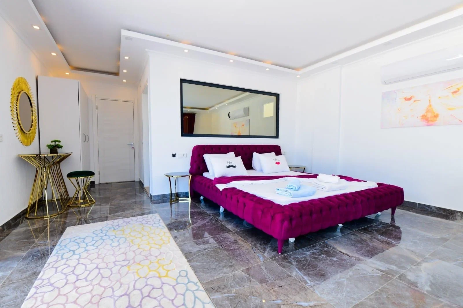 Üzümlü’de Balayı Çiftlerine Uygun, Isıtmalı Havuzlu, 1 Yatak Odalı, Kiralık Villa