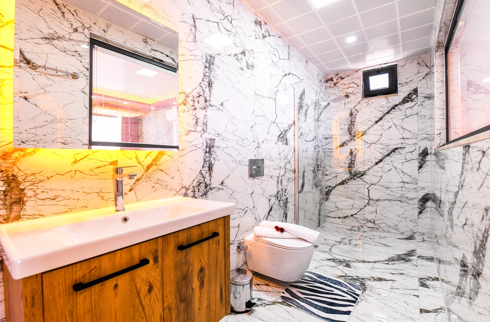 Üzümlü’de Balayı Çiftlerine Uygun, Korunaklı Havuzlu, 2 Yatak Odalı, Kiralık Villa