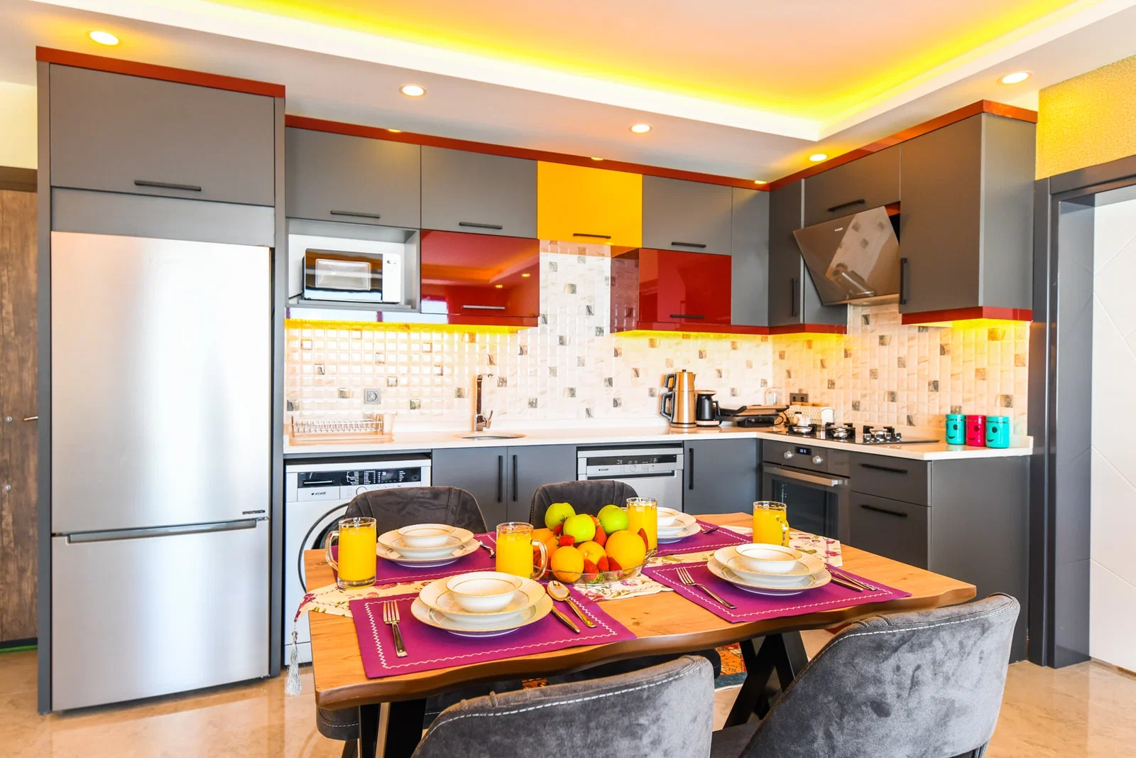 Üzümlü’de Balayı Çiftlerine Uygun, Korunaklı Havuzlu, 2 Yatak Odalı, Kiralık Villa