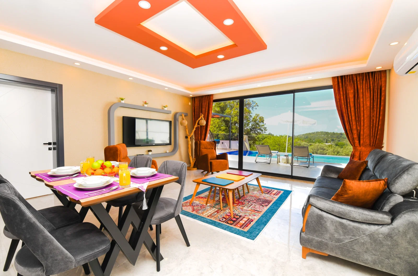 Üzümlü’de Balayı Çiftlerine Uygun, Korunaklı Havuzlu, 2 Yatak Odalı, Kiralık Villa