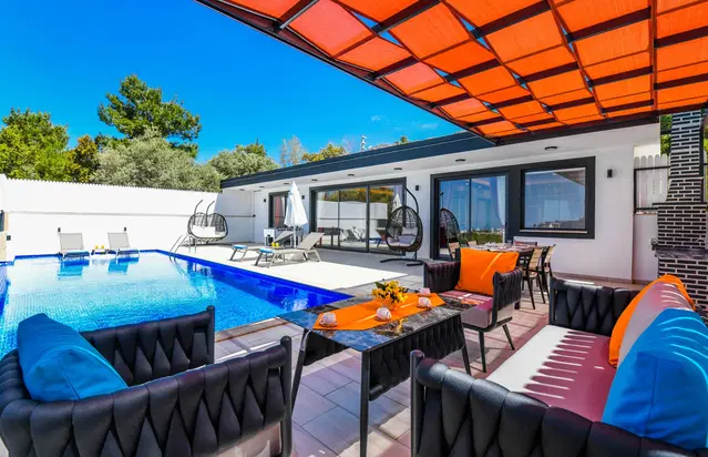 Üzümlü’de doğa manzaralı kiralık villa, fotoğraf 3
