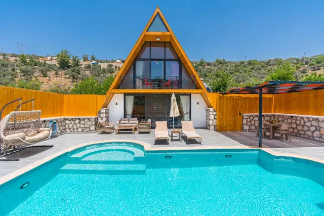 İslamlar’da Korunaklı, Özel Havuzlu, 1 Yatak Odalı, Kiralık Bungalov 