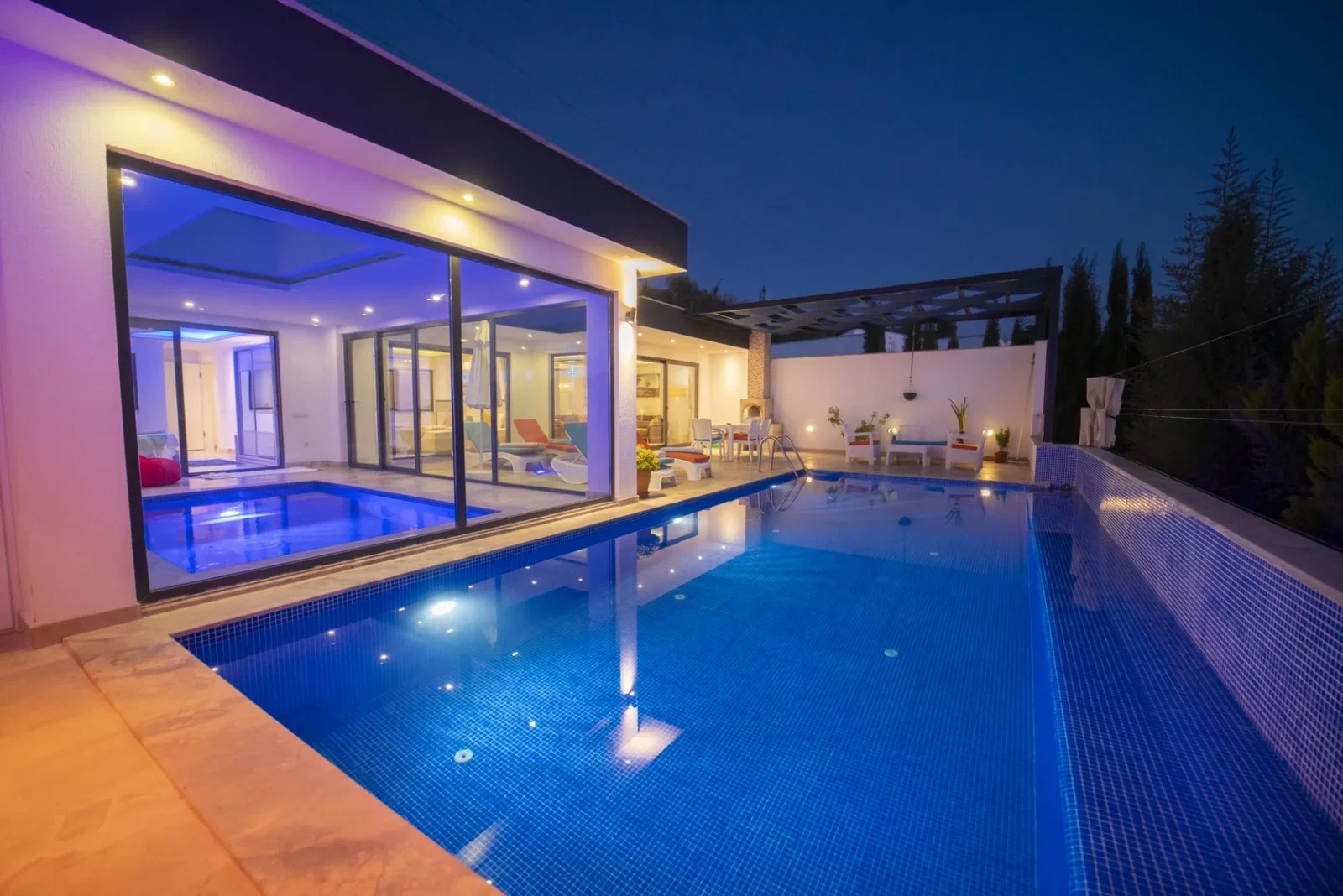 Üzümlü’de kapalı havuzlu kiralık villa, fotoğraf 6