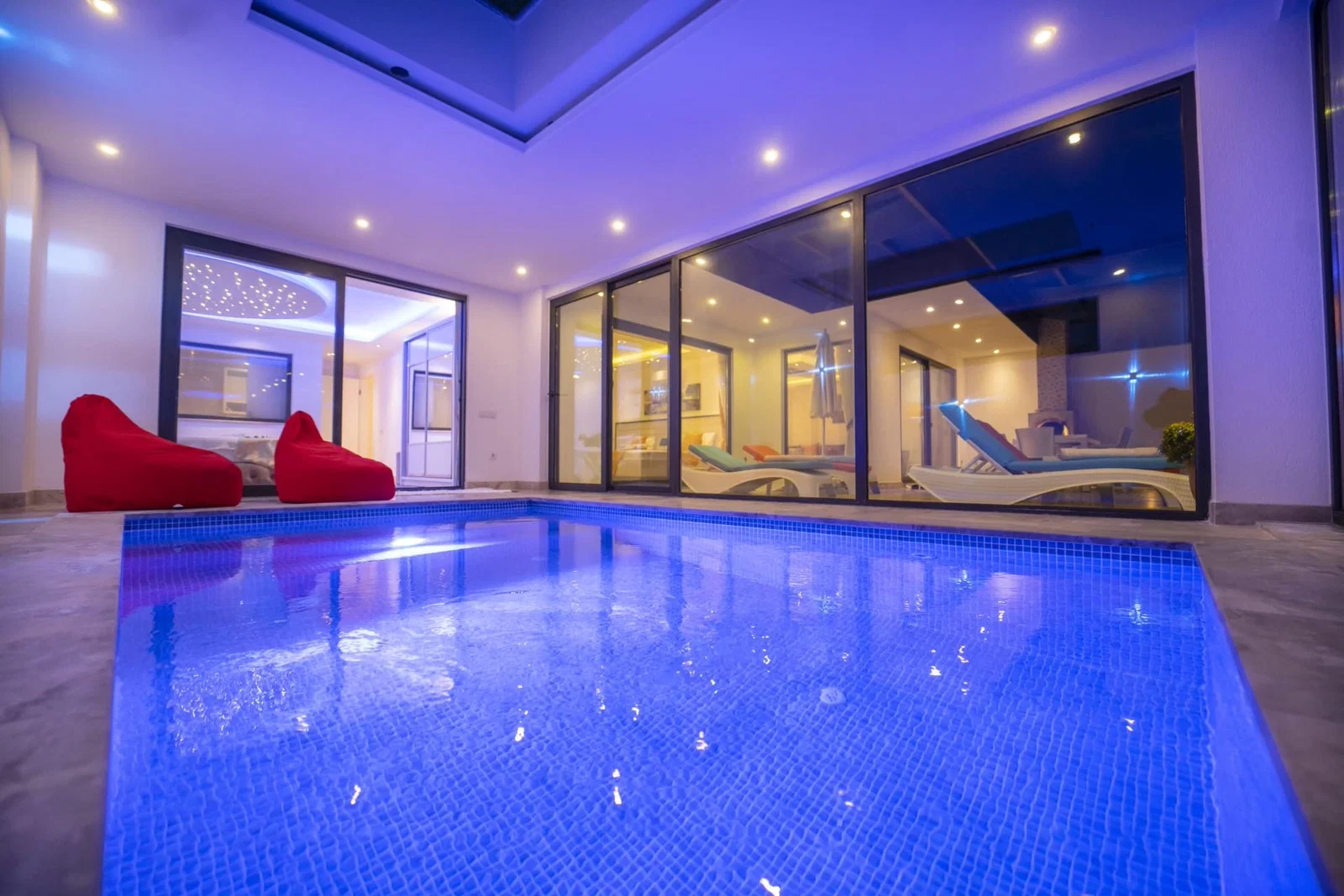 Üzümlü’de kapalı havuzlu kiralık villa, fotoğraf 15