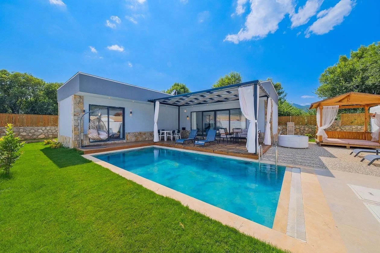 Fethiye’de korunaklı havuzlu kiralık villa