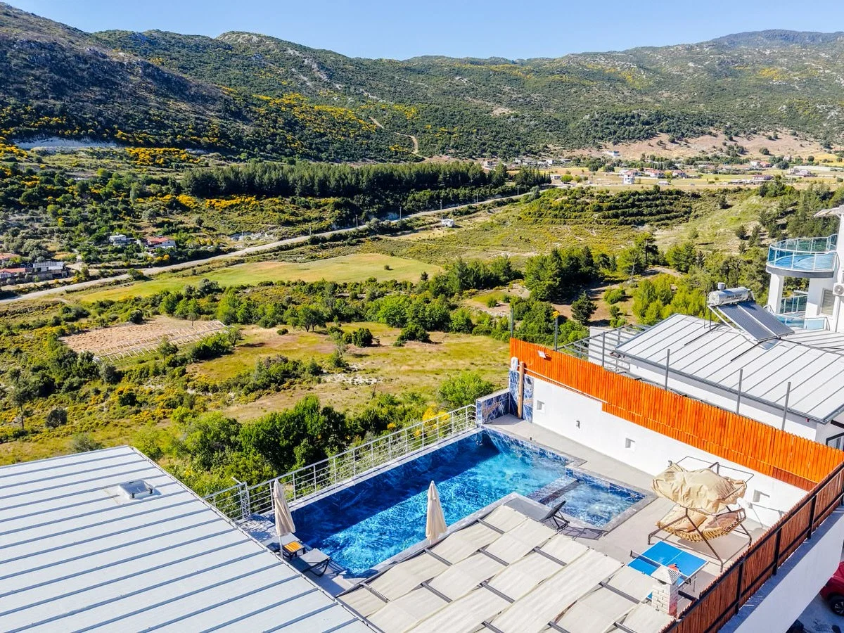 Sarıbelen’de Balayı Çiftlerine Uygun, Çocuk Havuzlu, 6 Kişilik, Kiralık Villa
