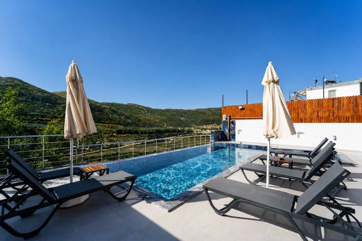 Sarıbelen’de Balayı Çiftlerine Uygun, Çocuk Havuzlu, 6 Kişilik, Kiralık Villa
