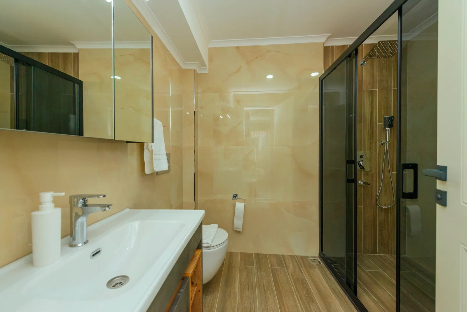 Fethiye’de Merkeze Yakın, Isıtmalı Havuzlu, Jakuzili, Lüks Villa