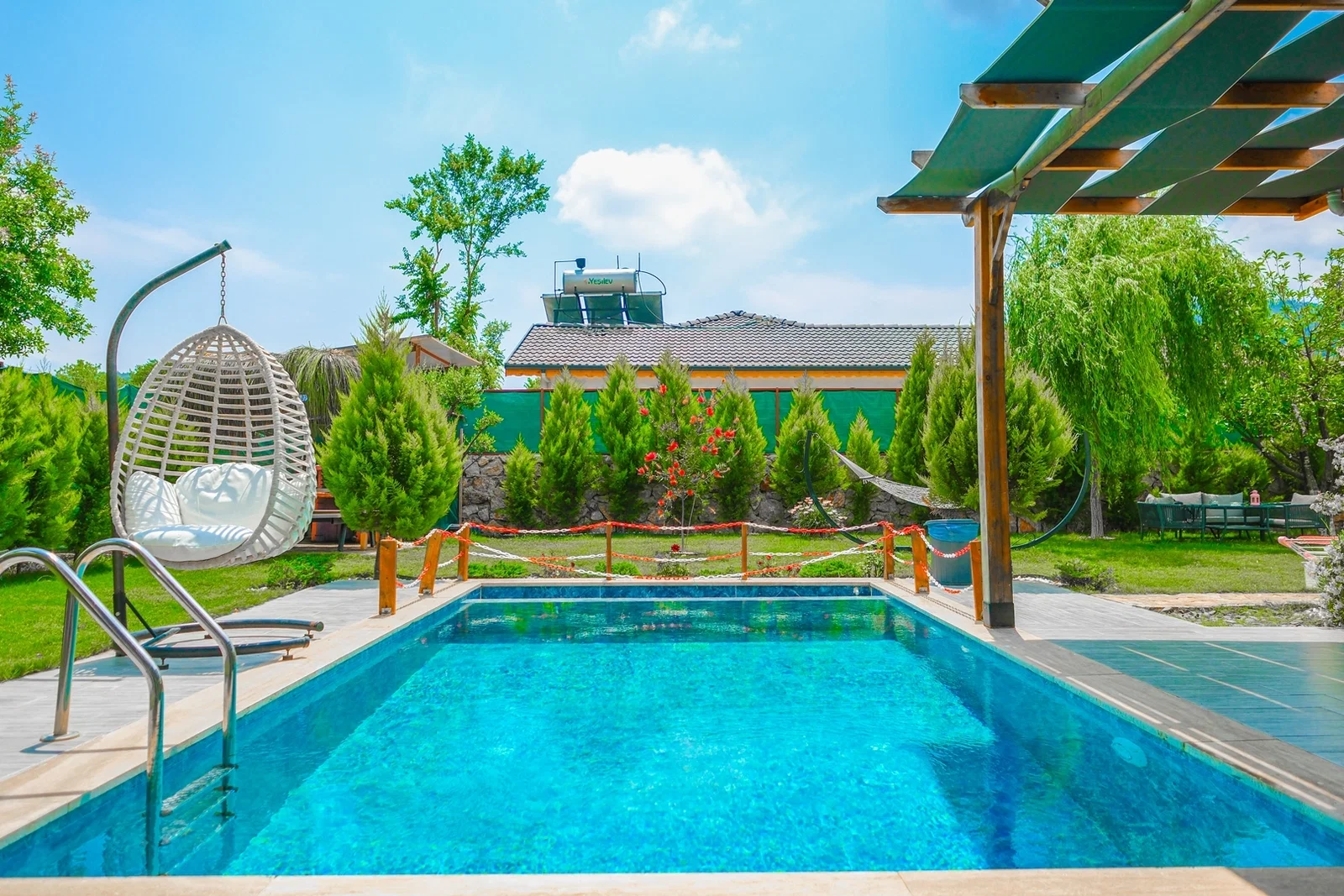 Fethiye’de Huzurlu, Korunaklı Havuzlu, 2 Yatak Odalı, Kiralık Villa