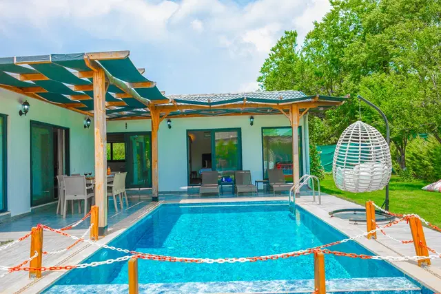 Fethiye’de Huzurlu, Korunaklı Havuzlu, 2 Yatak Odalı, Kiralık Villa