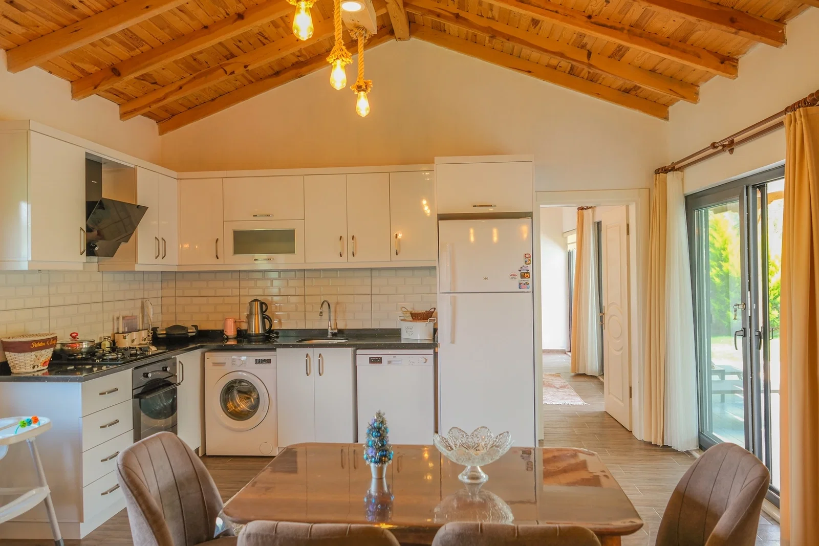 Fethiye’de Huzurlu, Korunaklı Havuzlu, 2 Yatak Odalı, Kiralık Villa