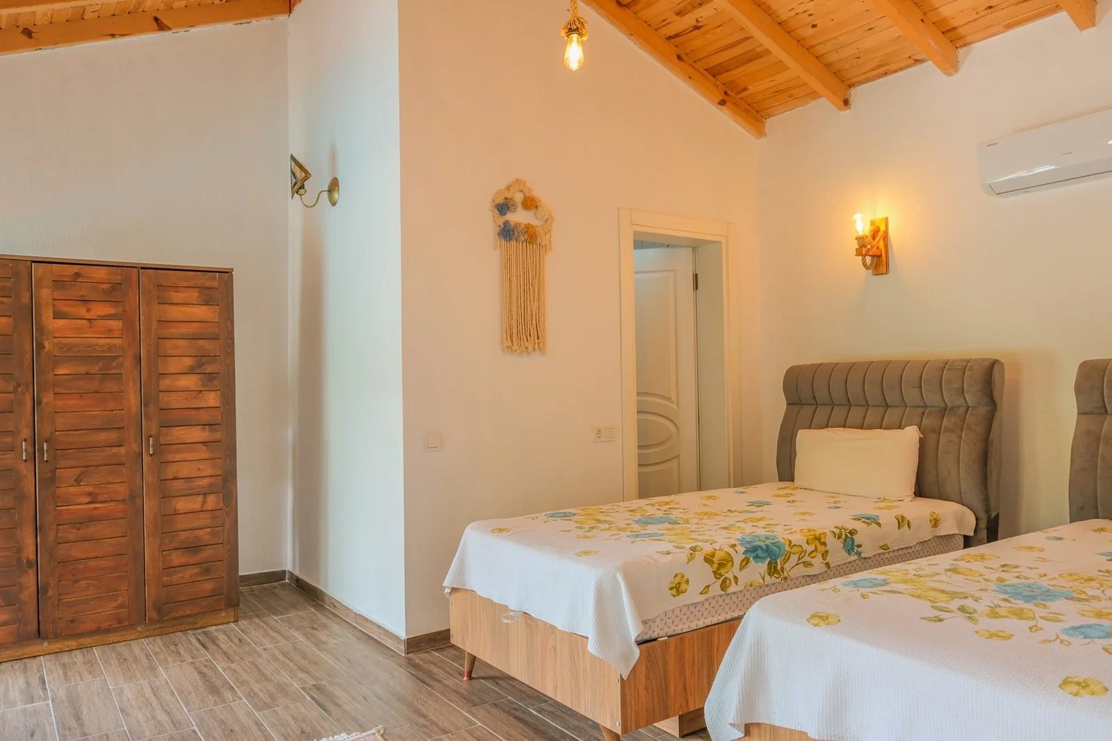 Fethiye’de Huzurlu, Korunaklı Havuzlu, 2 Yatak Odalı, Kiralık Villa