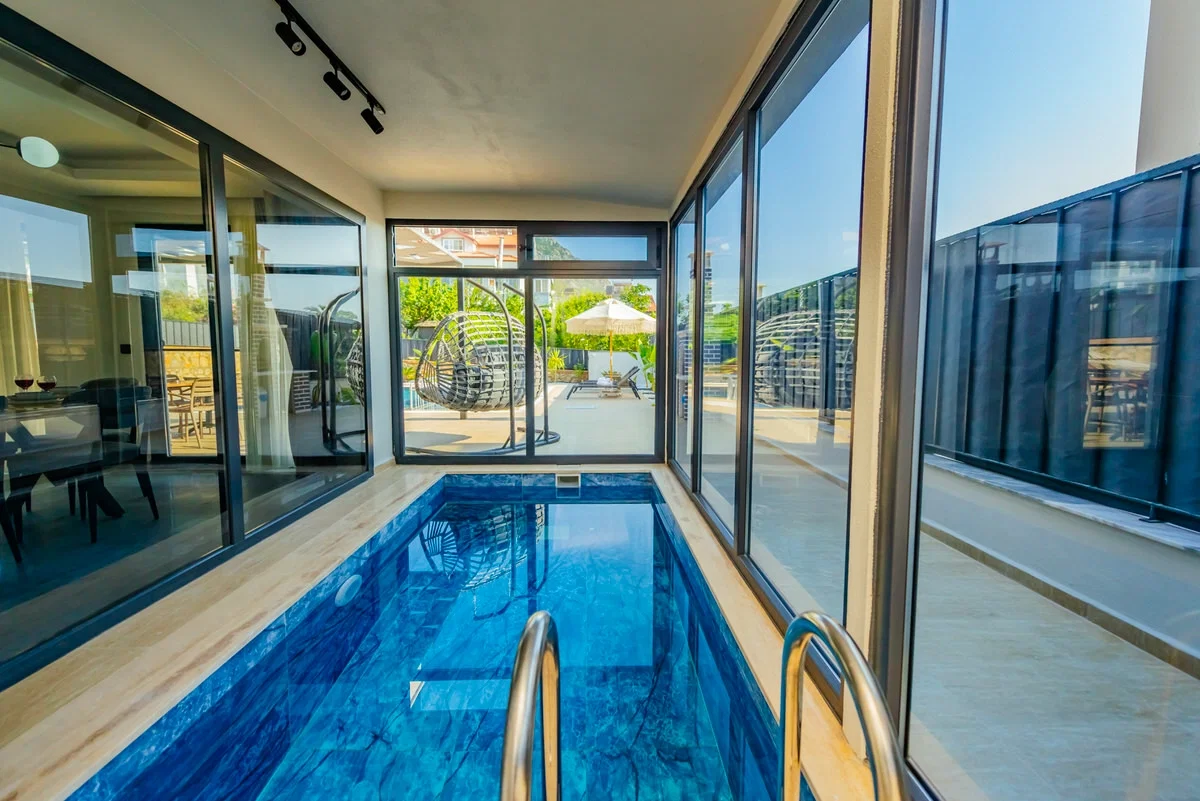 Fethiye’de Merkeze Yakın, Isıtmalı Havuzlu, 3 Yatak Odalı, Kiralık Villa