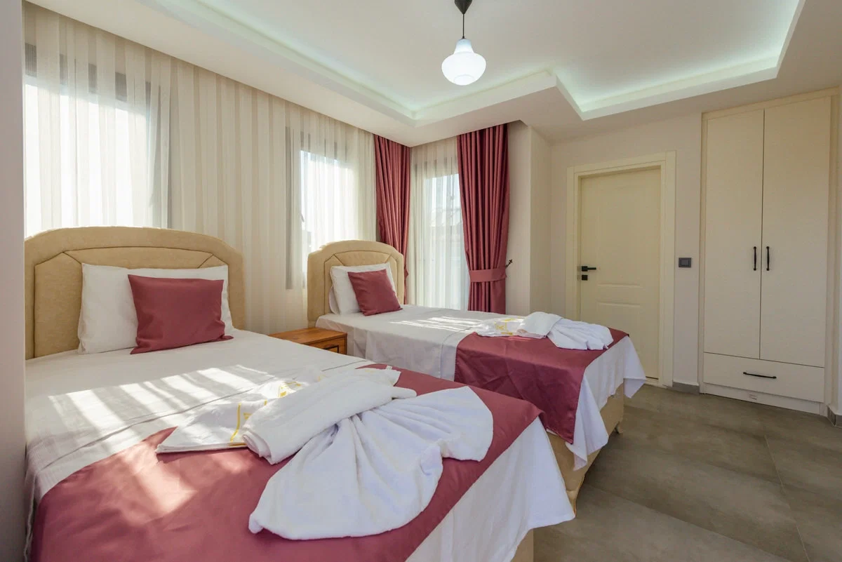 Fethiye’de Merkeze Yakın, Isıtmalı Havuzlu, 3 Yatak Odalı, Kiralık Villa