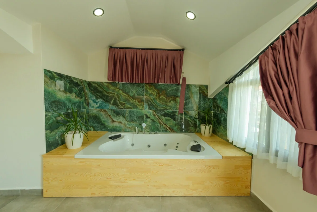 Fethiye’de Merkeze Yakın, Isıtmalı Havuzlu, 3 Yatak Odalı, Kiralık Villa