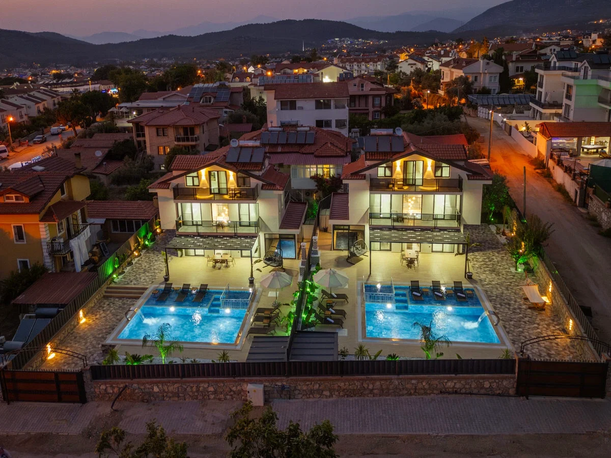 Fethiye’de Merkeze Yakın, Isıtmalı Havuzlu, 3 Yatak Odalı, Kiralık Villa