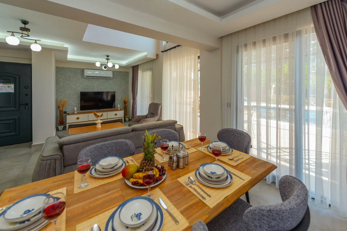 Fethiye’de Merkeze Yakın, Isıtmalı Havuzlu, 3 Yatak Odalı, Kiralık Villa