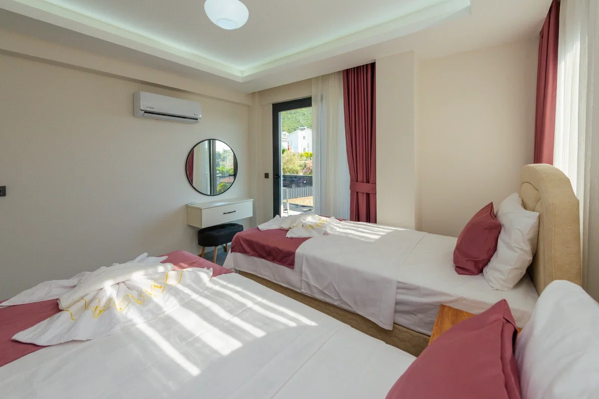 Fethiye’de Merkeze Yakın, Isıtmalı Havuzlu, 3 Yatak Odalı, Kiralık Villa