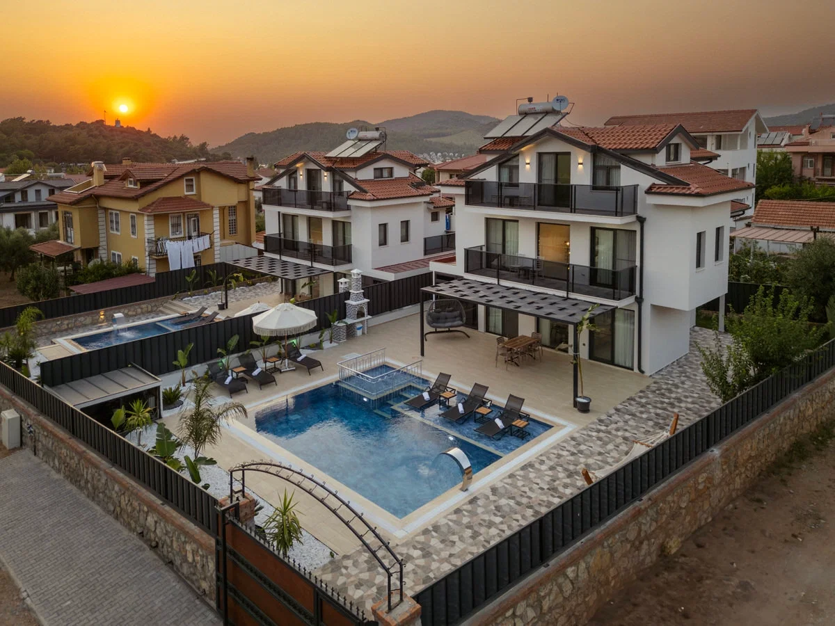 Fethiye’de Merkeze Yakın, Isıtmalı Havuzlu, 3 Yatak Odalı, Kiralık Villa