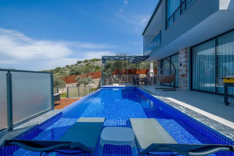 Üzümlü’de korunaklı havuzlu kiralık villa, fotoğraf 8