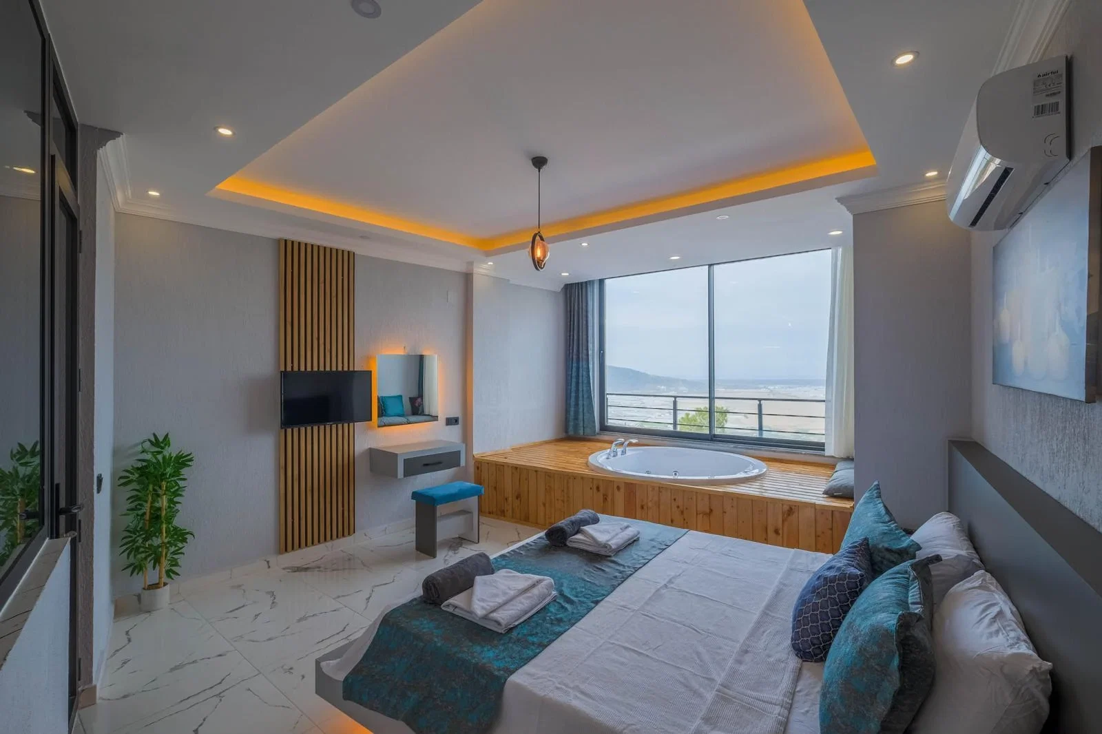 Üzümlü’de Korunaklı, Özel Havuzlu, 6 Kişilik, Kiralık Villa