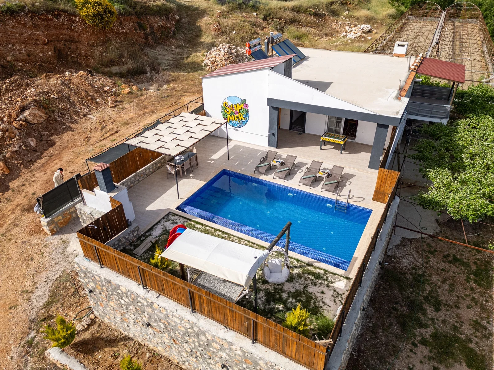 Sarıbelen’de Balayı Çiftlerine Uygun, Korunaklı Havuzlu, 2 Yatak Odalı, Kiralık Villa
