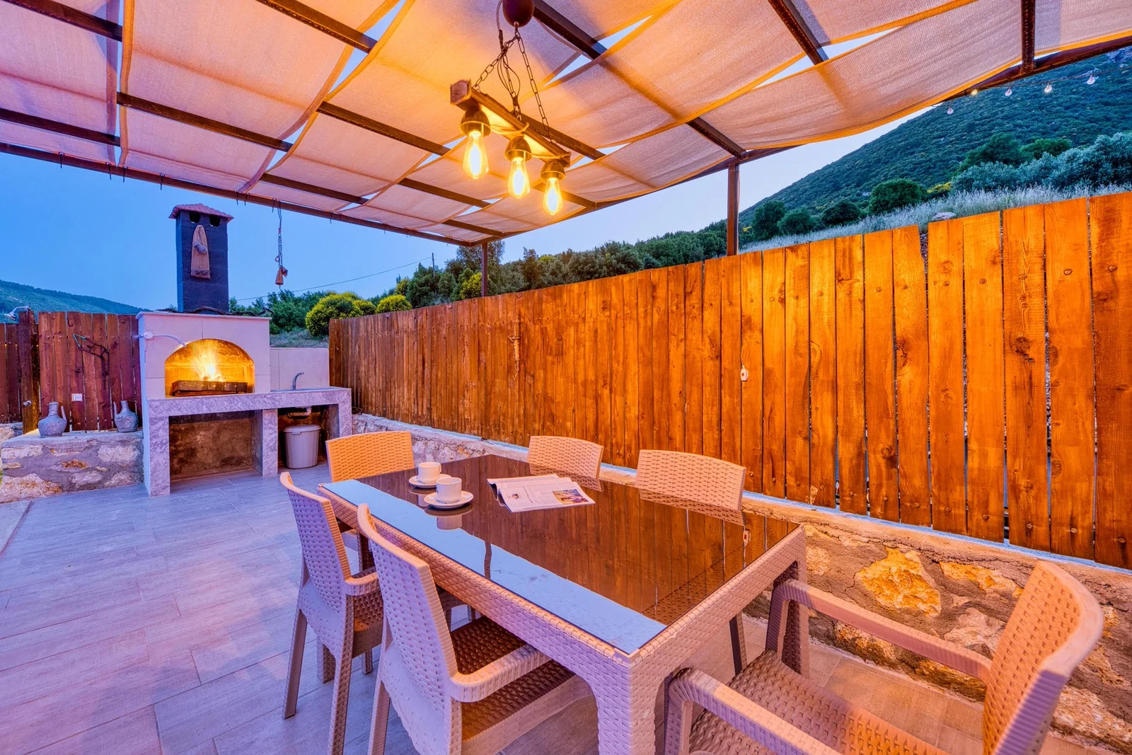 Sarıbelen’de Balayı Çiftlerine Uygun, Korunaklı Havuzlu, 2 Yatak Odalı, Kiralık Villa