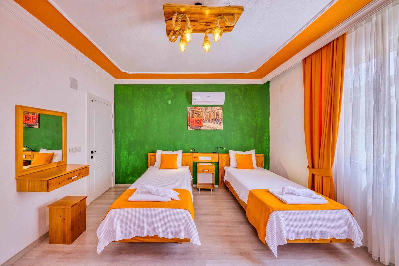 Sarıbelen’de Balayı Çiftlerine Uygun, Korunaklı Havuzlu, 2 Yatak Odalı, Kiralık Villa