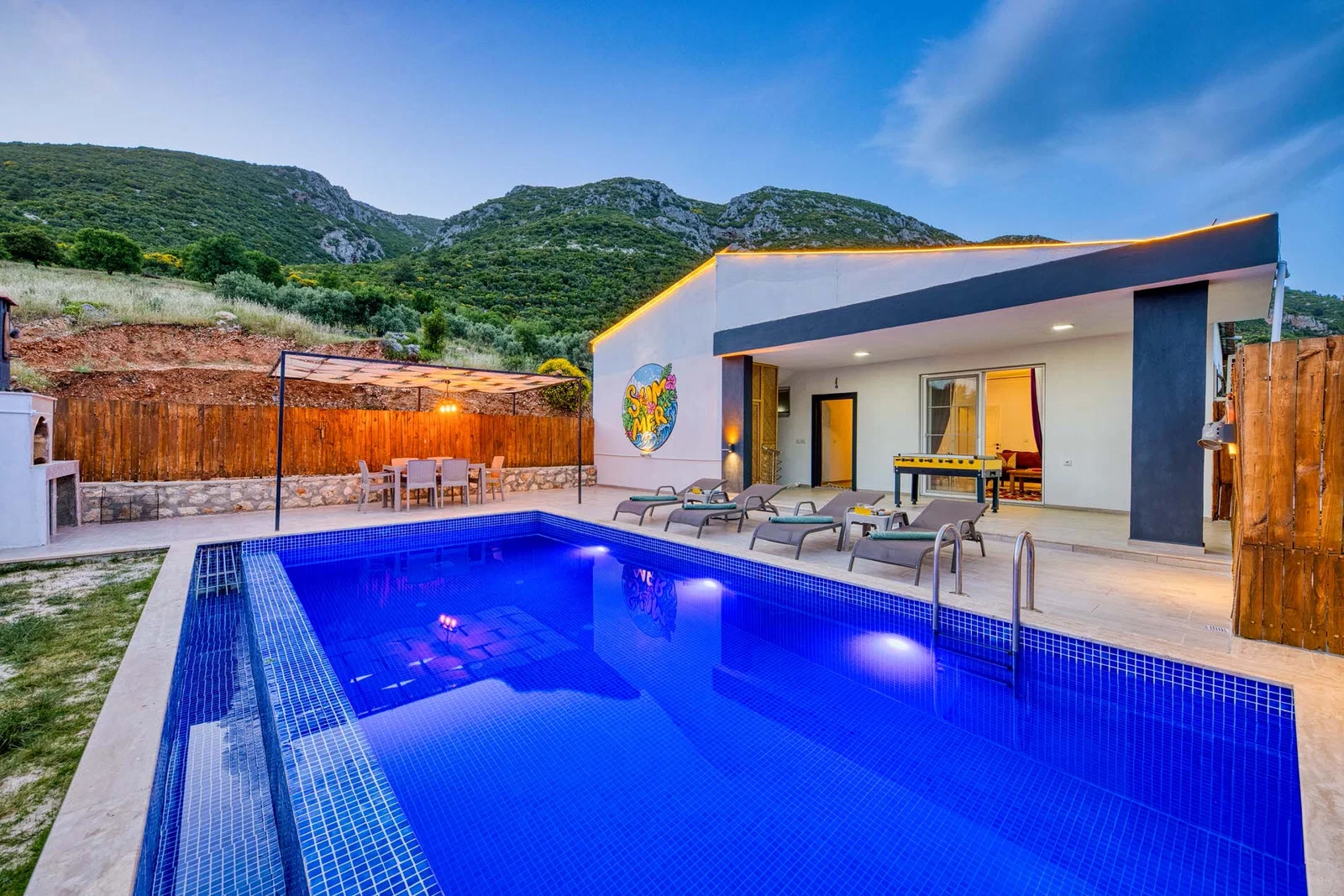 Sarıbelen’de Balayı Çiftlerine Uygun, Korunaklı Havuzlu, 2 Yatak Odalı, Kiralık Villa