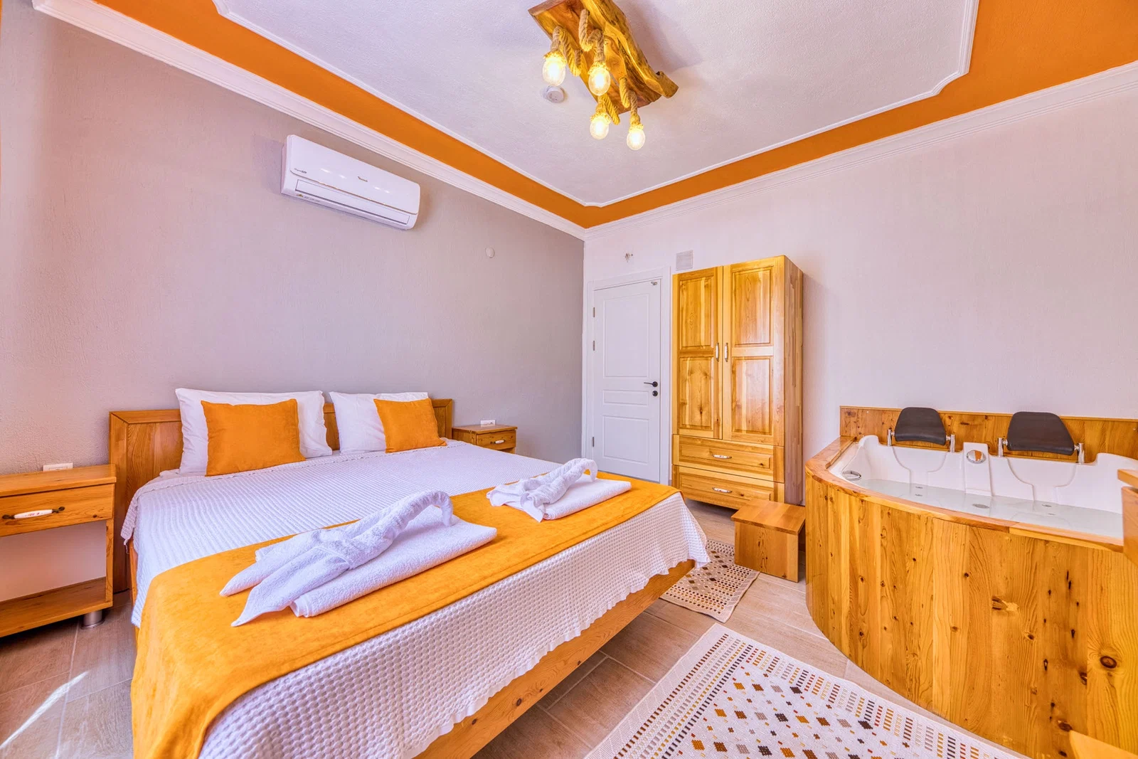 Sarıbelen’de Balayı Çiftlerine Uygun, Korunaklı Havuzlu, 2 Yatak Odalı, Kiralık Villa