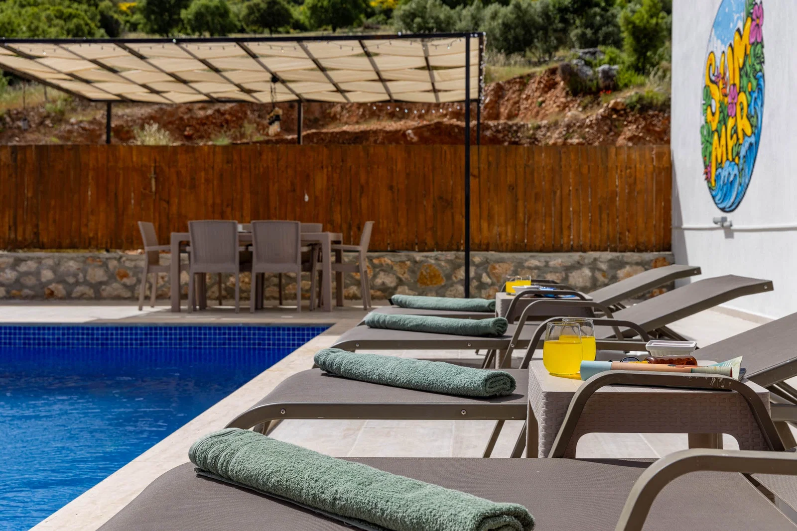 Sarıbelen’de Balayı Çiftlerine Uygun, Korunaklı Havuzlu, 2 Yatak Odalı, Kiralık Villa