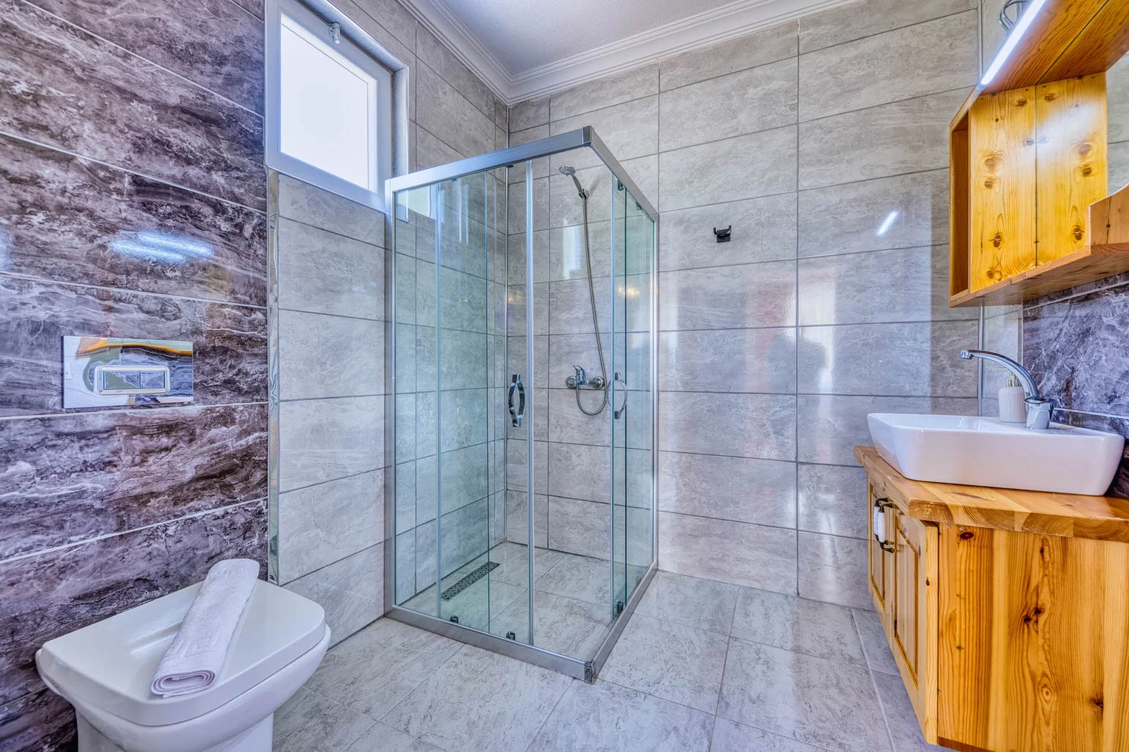 Sarıbelen’de Balayı Çiftlerine Uygun, Korunaklı Havuzlu, 2 Yatak Odalı, Kiralık Villa