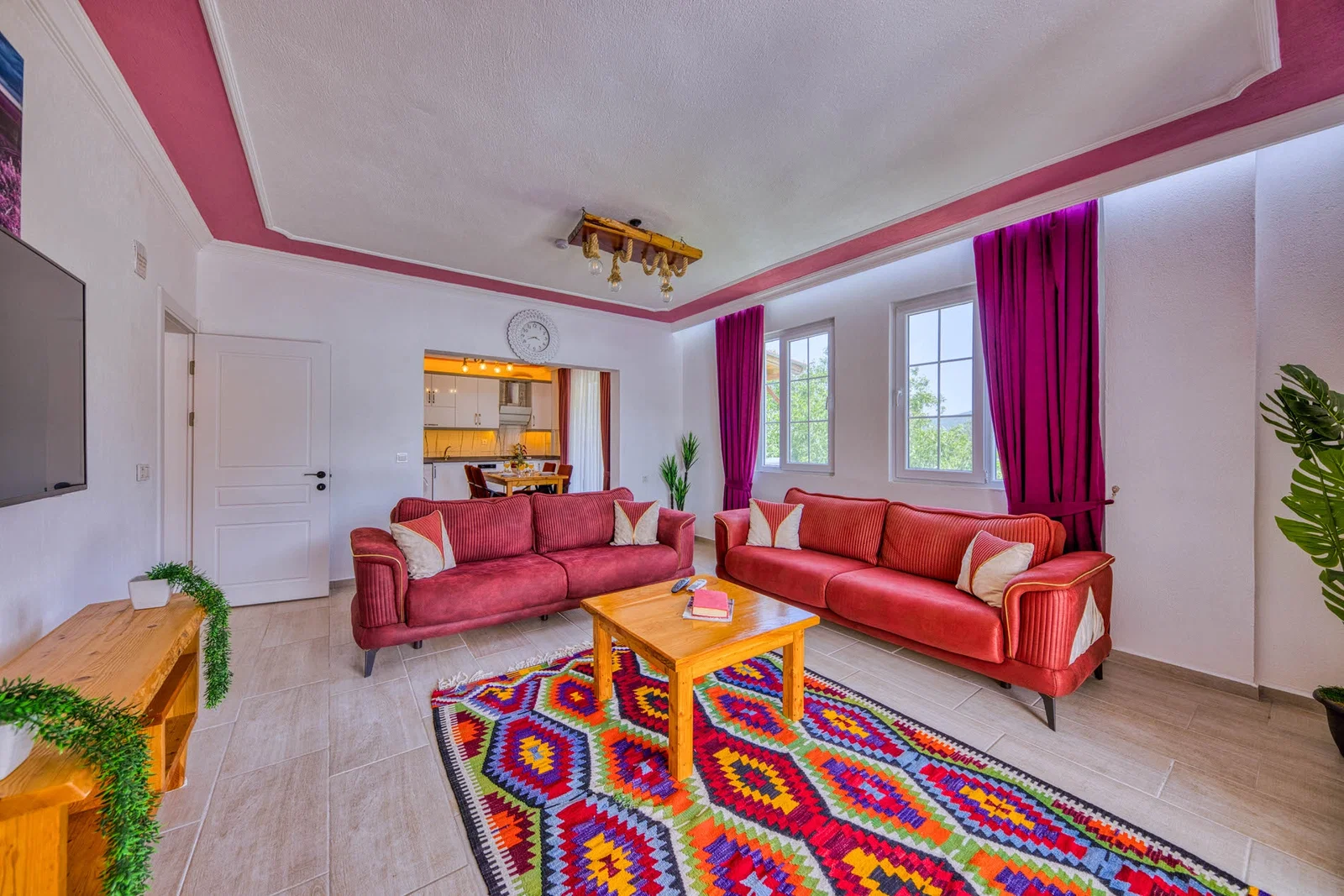 Sarıbelen’de Balayı Çiftlerine Uygun, Korunaklı Havuzlu, 2 Yatak Odalı, Kiralık Villa