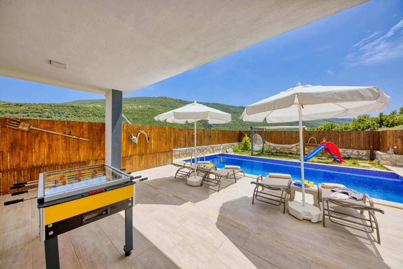 Sarıbelen’de Balayı Çiftlerine Uygun, Korunaklı Havuzlu, 2 Yatak Odalı, Kiralık Villa
