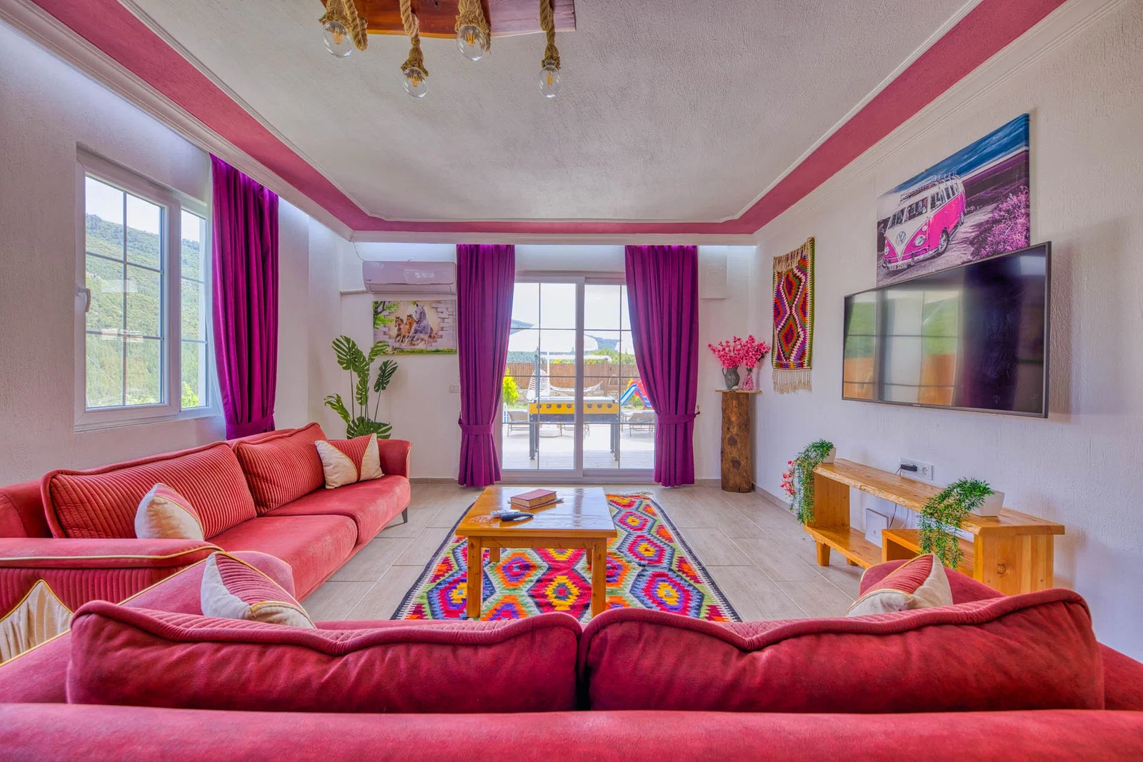 Sarıbelen’de Balayı Çiftlerine Uygun, Korunaklı Havuzlu, 2 Yatak Odalı, Kiralık Villa